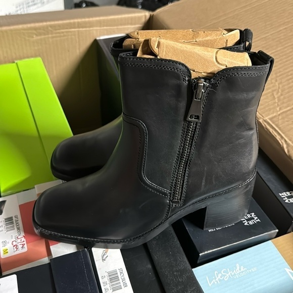 Naturalizer Emmy Block Heel Bootie in Black Leather (WIDE) - Picture 6 of 6